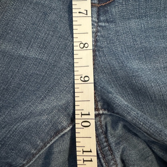 1822 LADIES JEANS DISTRESSED WITH RAW HEM SIZE 12 - Picture 7 of 8